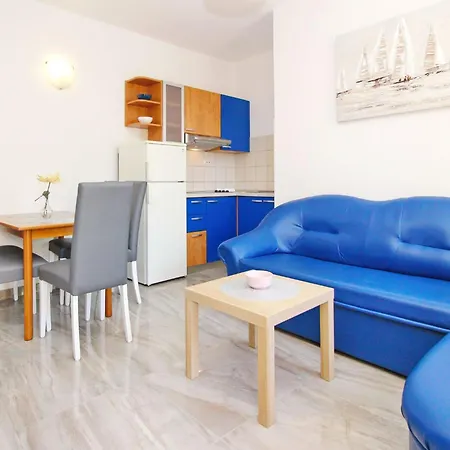 In Mit Eigenem Balkon By Interhome Appartement