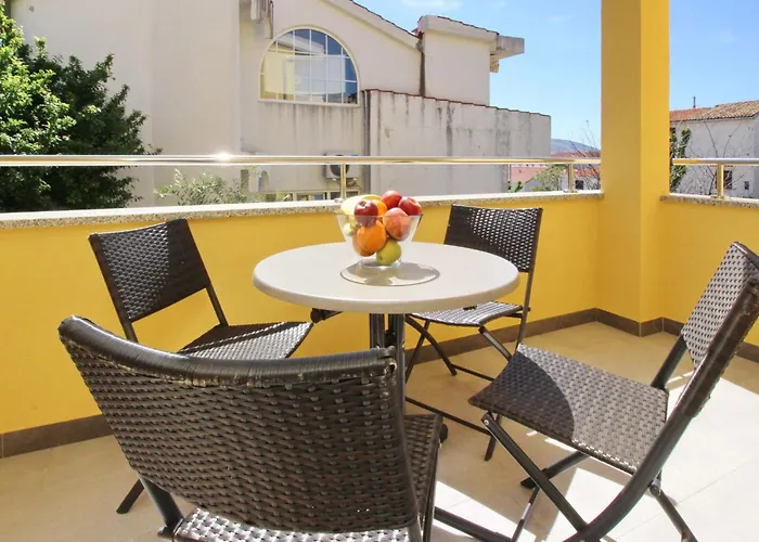 公寓 In Mit Eigenem Balkon By Interhome